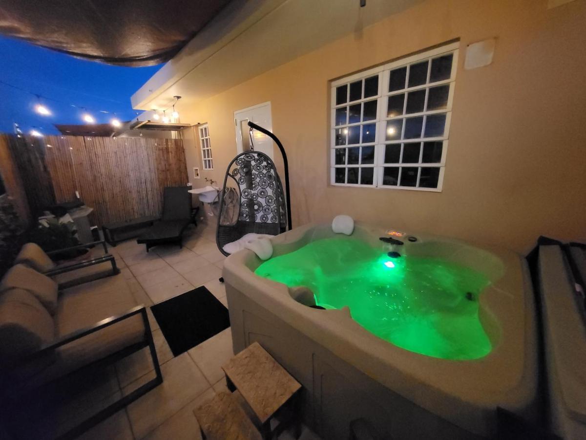Appartamento Private Jacuzzi Oasis With Mountain Views And Free Parking Ponce Esterno foto