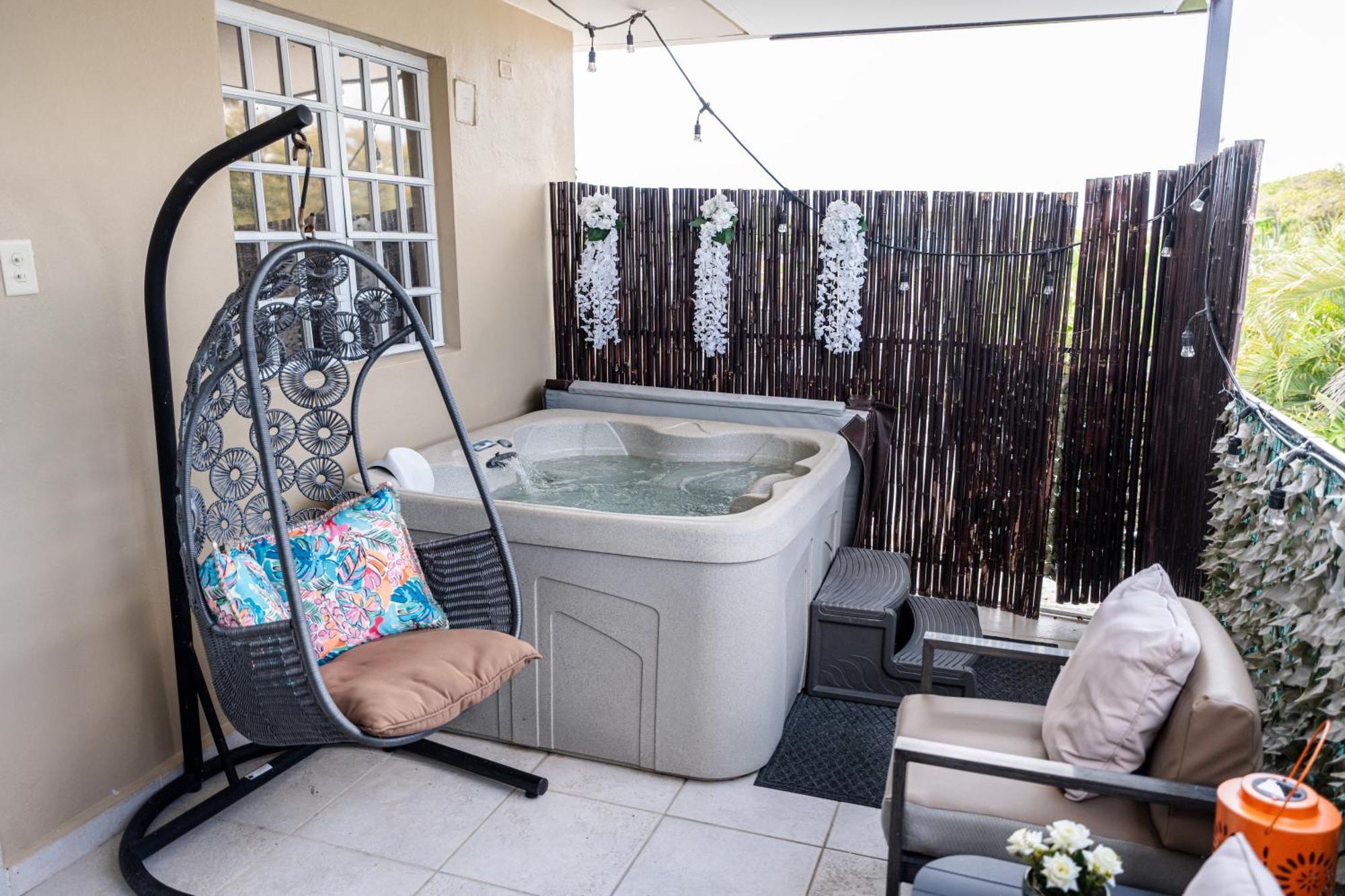 Appartamento Private Jacuzzi Oasis With Mountain Views And Free Parking Ponce Esterno foto