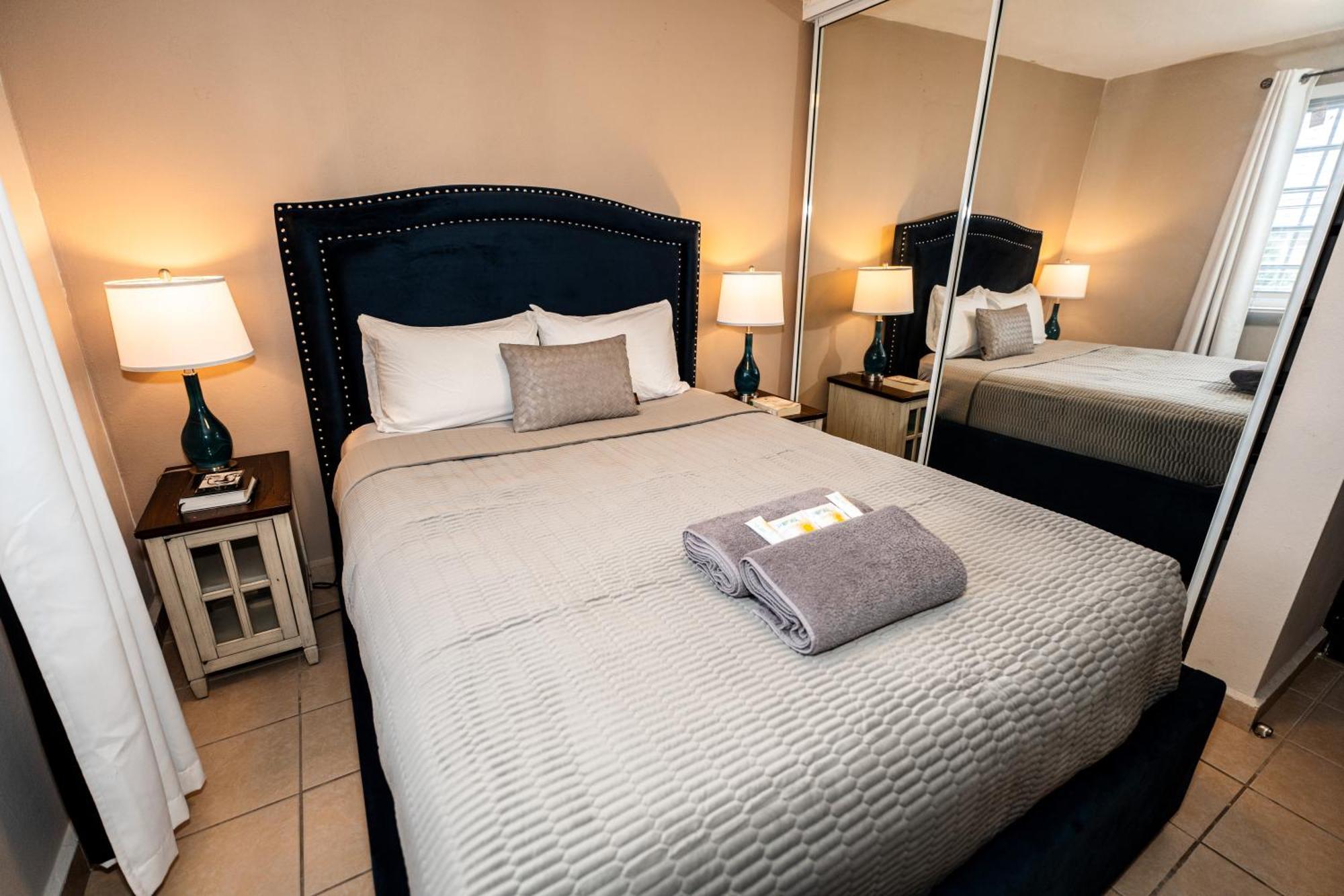 Appartamento Private Jacuzzi Oasis With Mountain Views And Free Parking Ponce Esterno foto