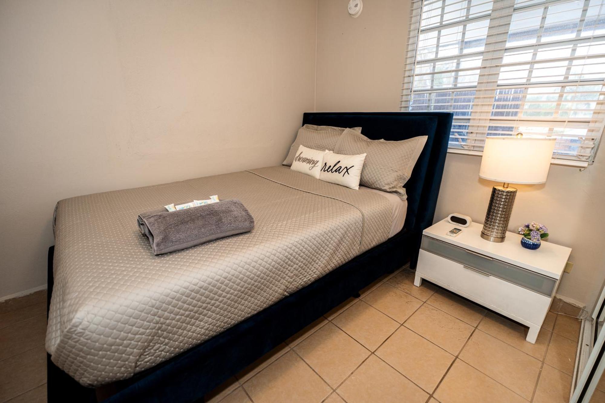 Appartamento Private Jacuzzi Oasis With Mountain Views And Free Parking Ponce Esterno foto