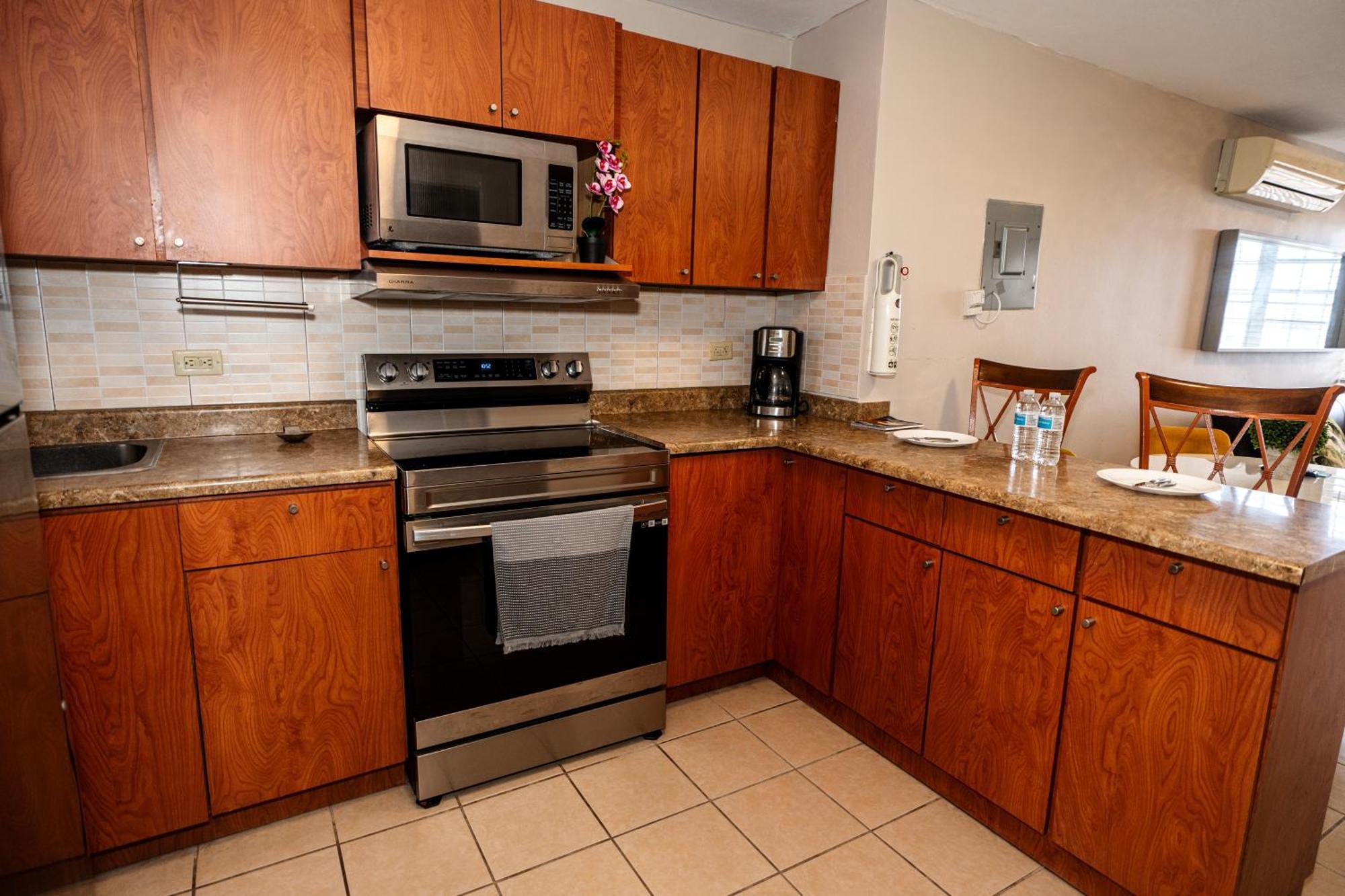 Appartamento Private Jacuzzi Oasis With Mountain Views And Free Parking Ponce Esterno foto