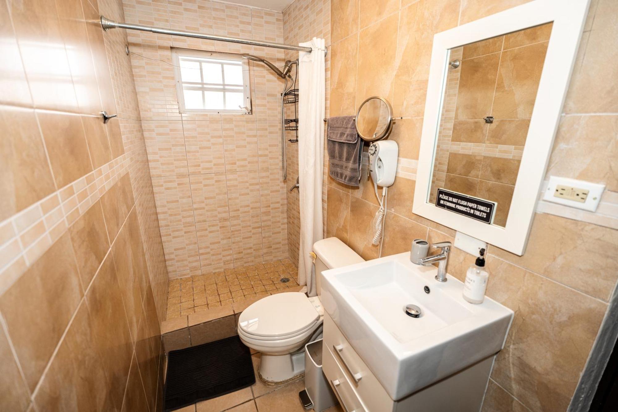 Appartamento Private Jacuzzi Oasis With Mountain Views And Free Parking Ponce Esterno foto