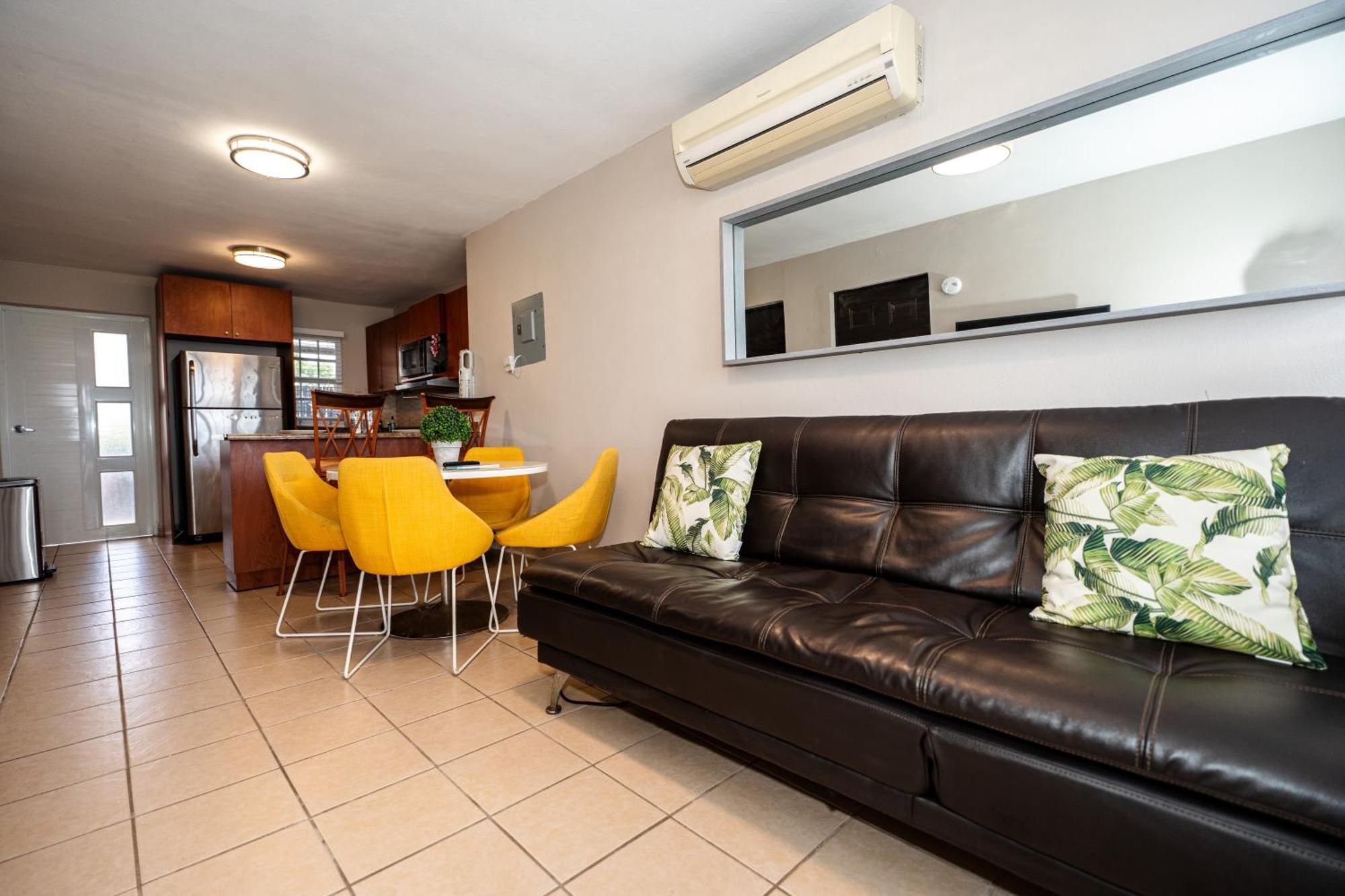 Appartamento Private Jacuzzi Oasis With Mountain Views And Free Parking Ponce Esterno foto