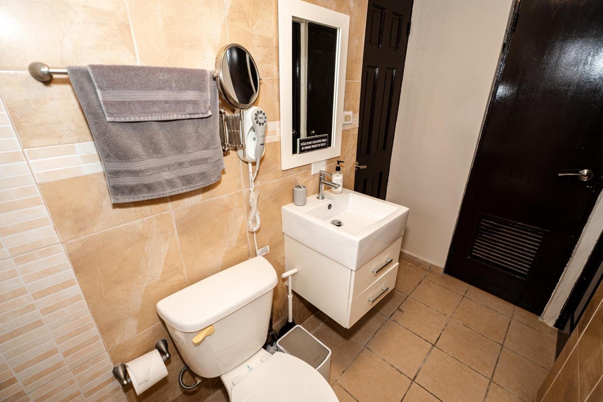 Appartamento Private Jacuzzi Oasis With Mountain Views And Free Parking Ponce Esterno foto