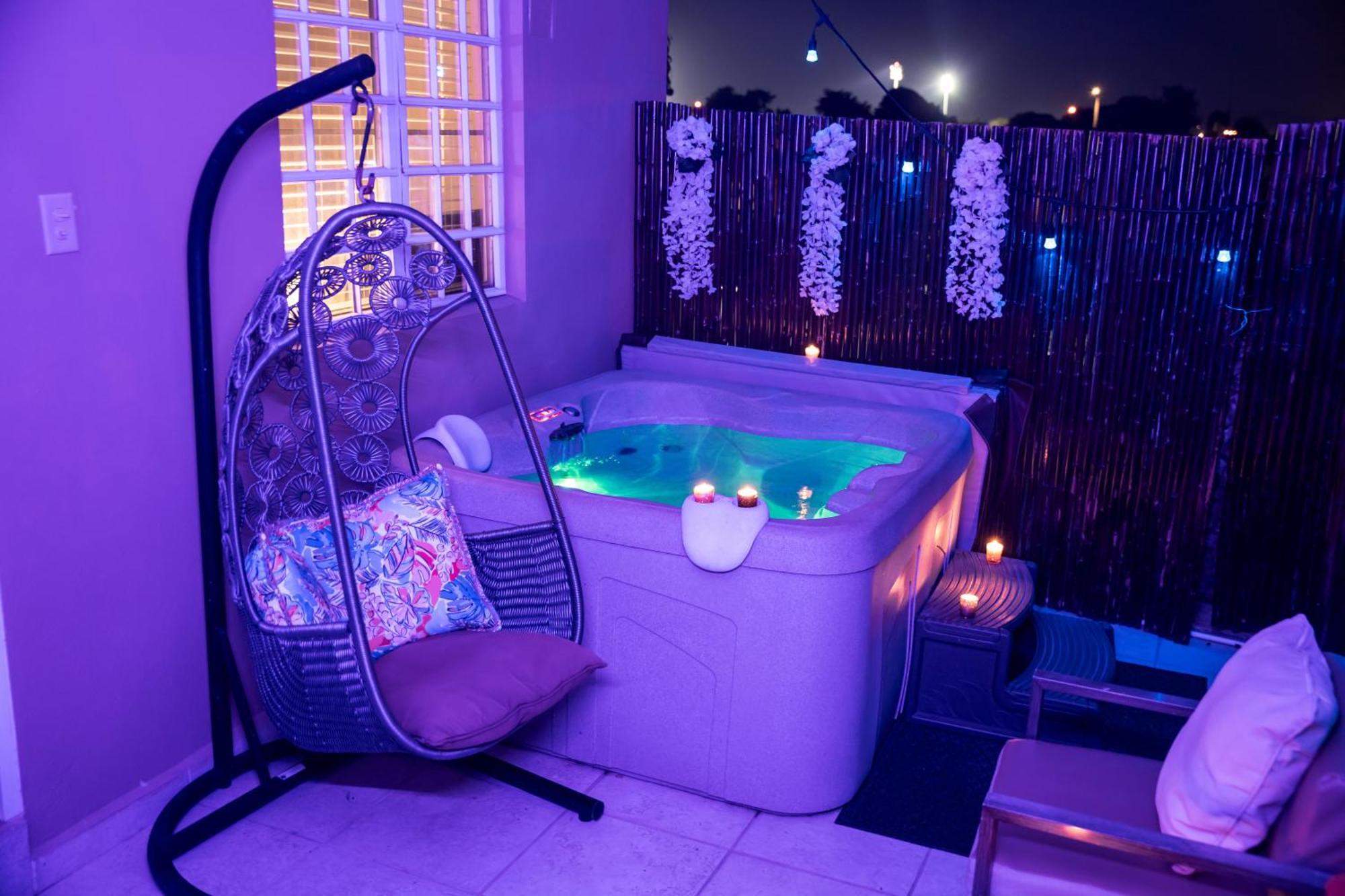 Appartamento Private Jacuzzi Oasis With Mountain Views And Free Parking Ponce Esterno foto
