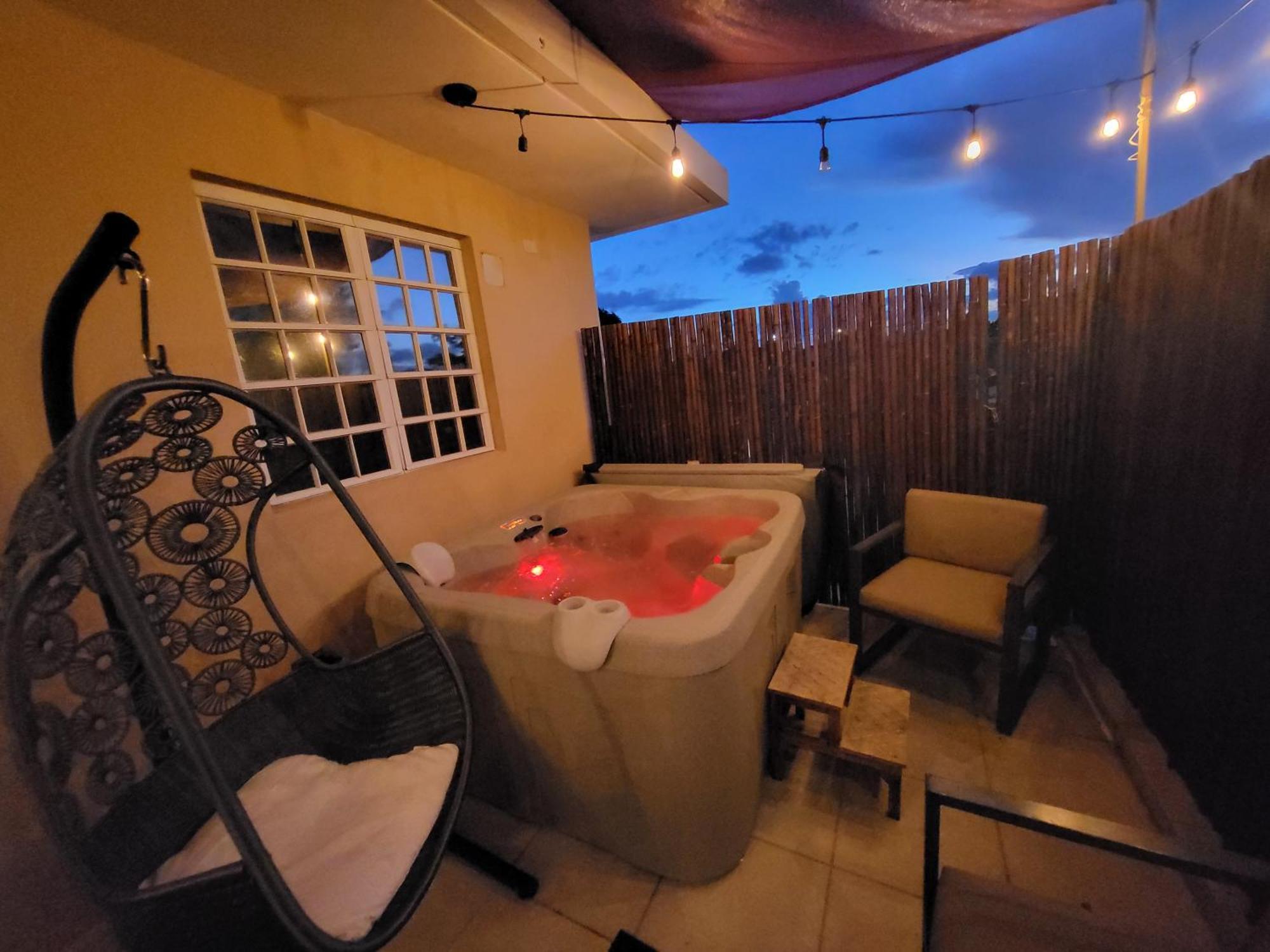 Appartamento Private Jacuzzi Oasis With Mountain Views And Free Parking Ponce Camera foto